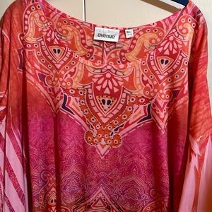 Women size 26/28 blouse avenue
